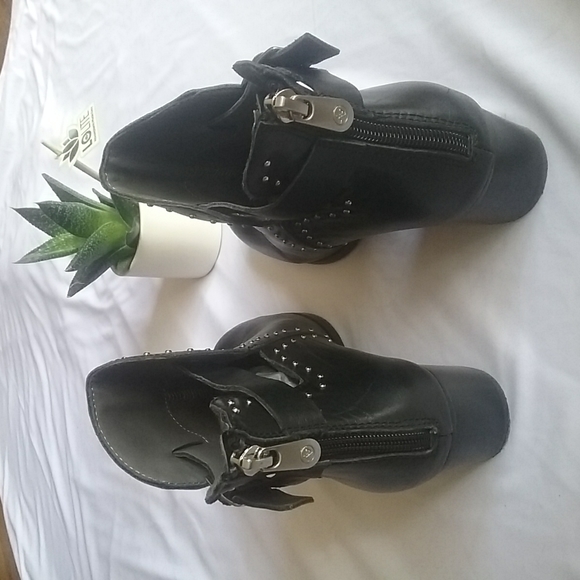 Adrienne Vittadini  Ranno Leather Almond Toe Ankle Fashion Boots Size 7.0 - Picture 3 of 8